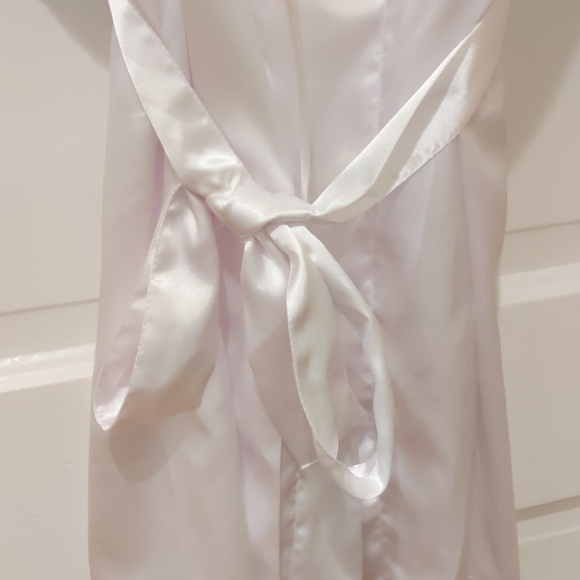 White Satin Robe - size S/M - Picture 2 of 4